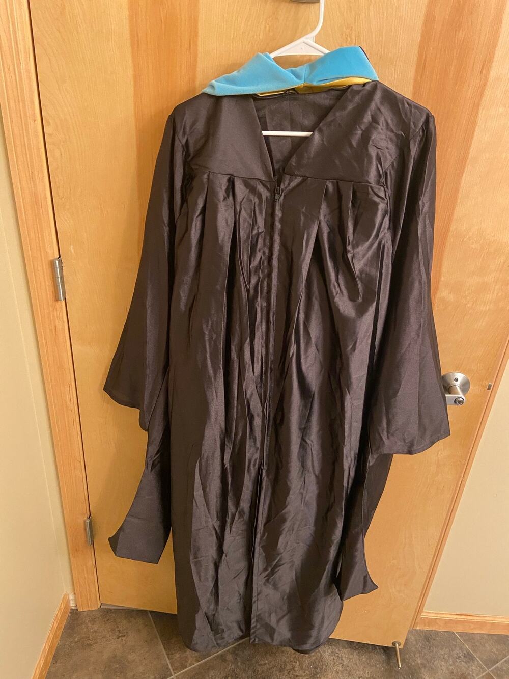 Master’s Degree in Education Gown and Hood, Sz 54 (5'9"-5'11")